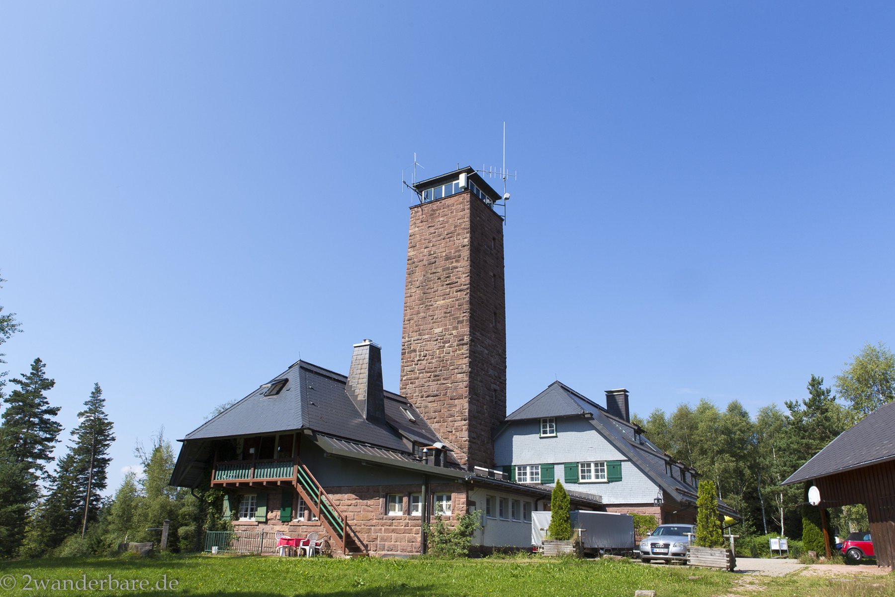 Aussichtsturm und Gedächtnishaus auf dem Mooswaldkopf im Schwarzwald
