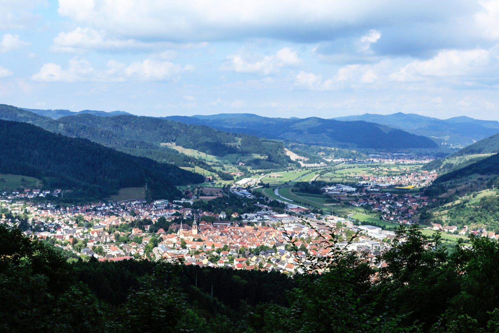 Aussicht vom Heinrich Hansjakobweg über Haslach im Kinzigtal