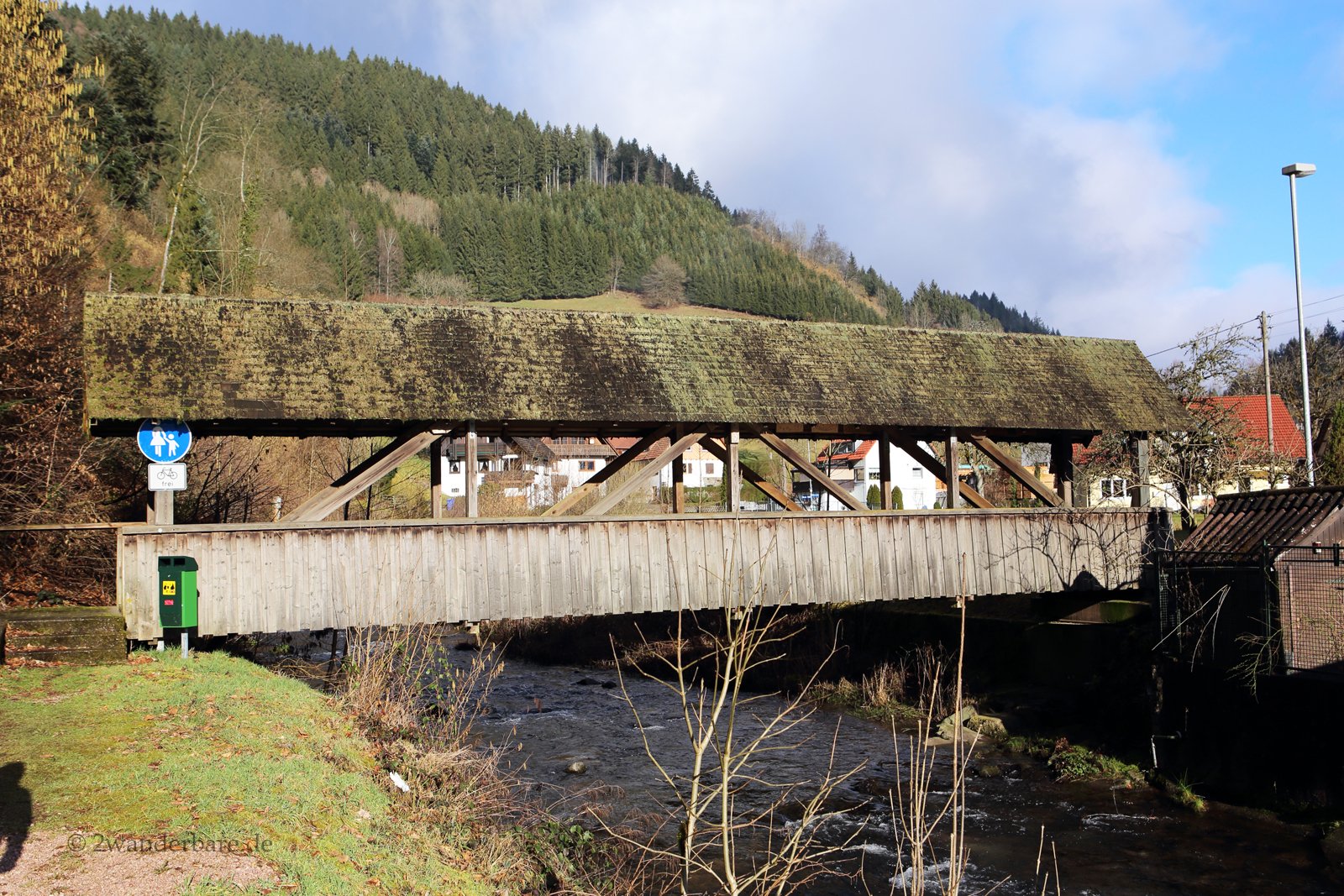 Gedeckte Holzbrücke über die Kleine Kinzig bei Reinerzau