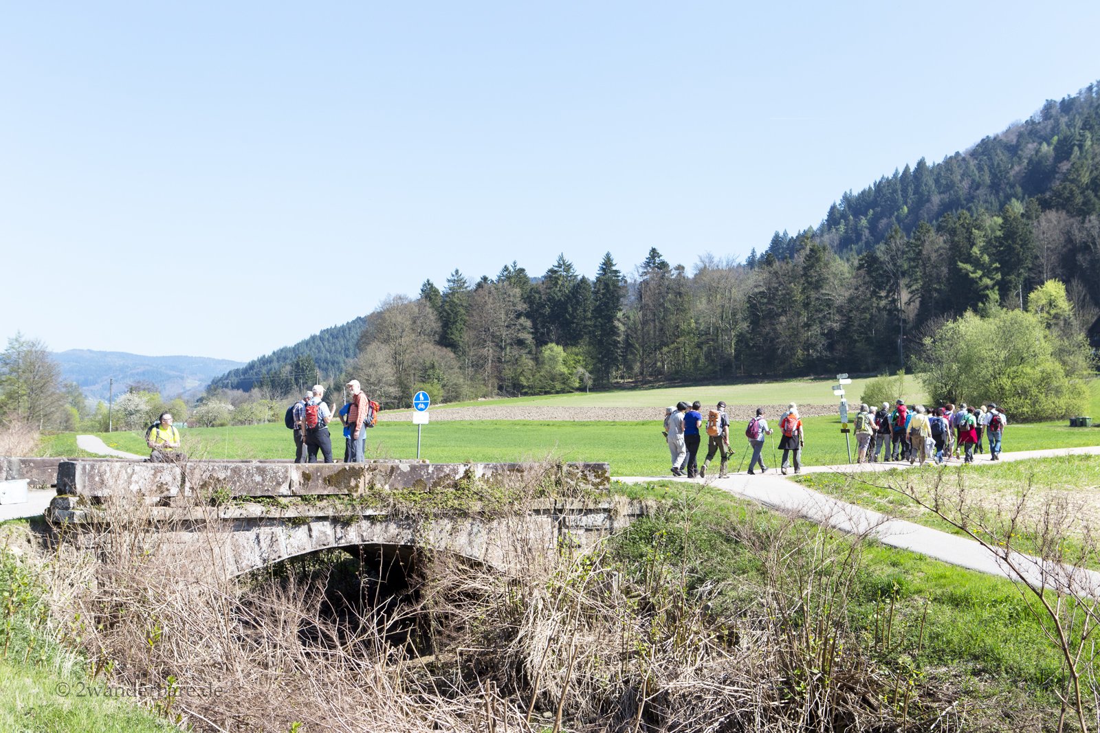 Wanderer auf dem Kneipp-Panoramaweg in Zell am Harmersbach