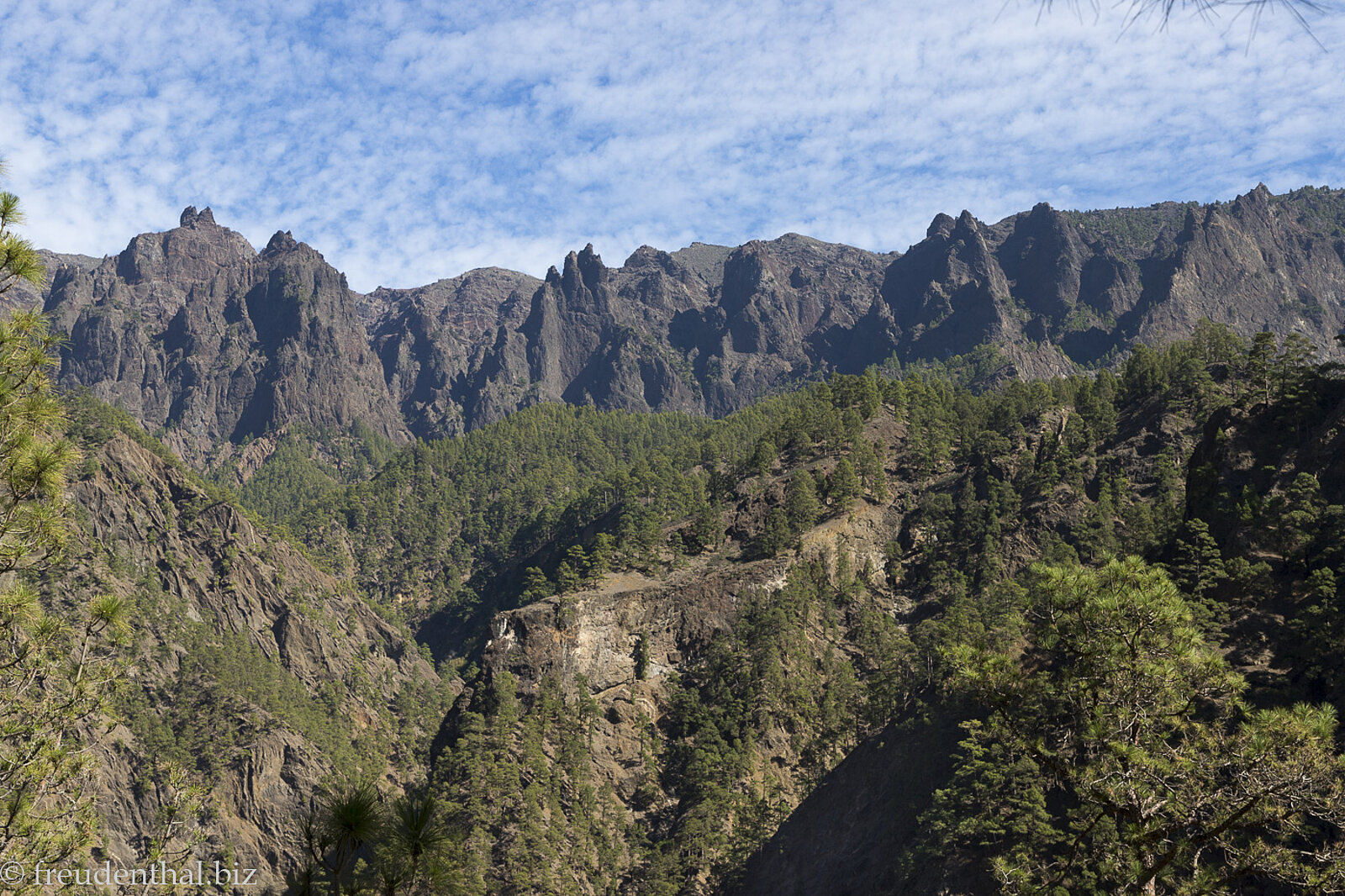 Spektakulärer Blick in die Caldera des Taburiente auf der Kanareninsel La Palma