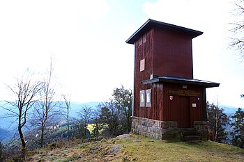 Aussichtsturm auf dem Teisenkopf hoch über dem Kinzigtal