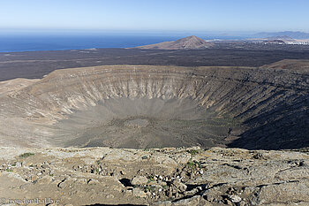 Gewaltige Vulkankrater auf Lanzarote