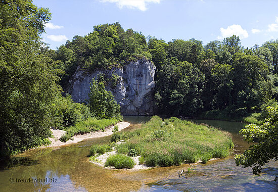 Blick über die Obere Donau auf den Amalienfelsen