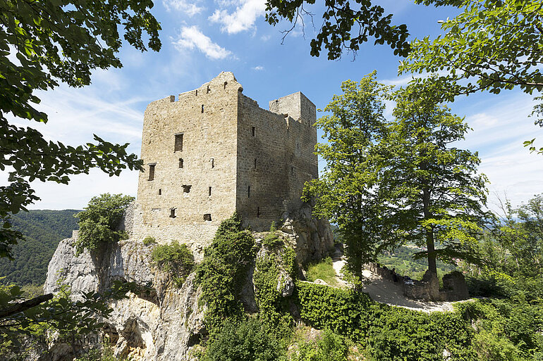 Bergfried der Burgruine Reußenstein