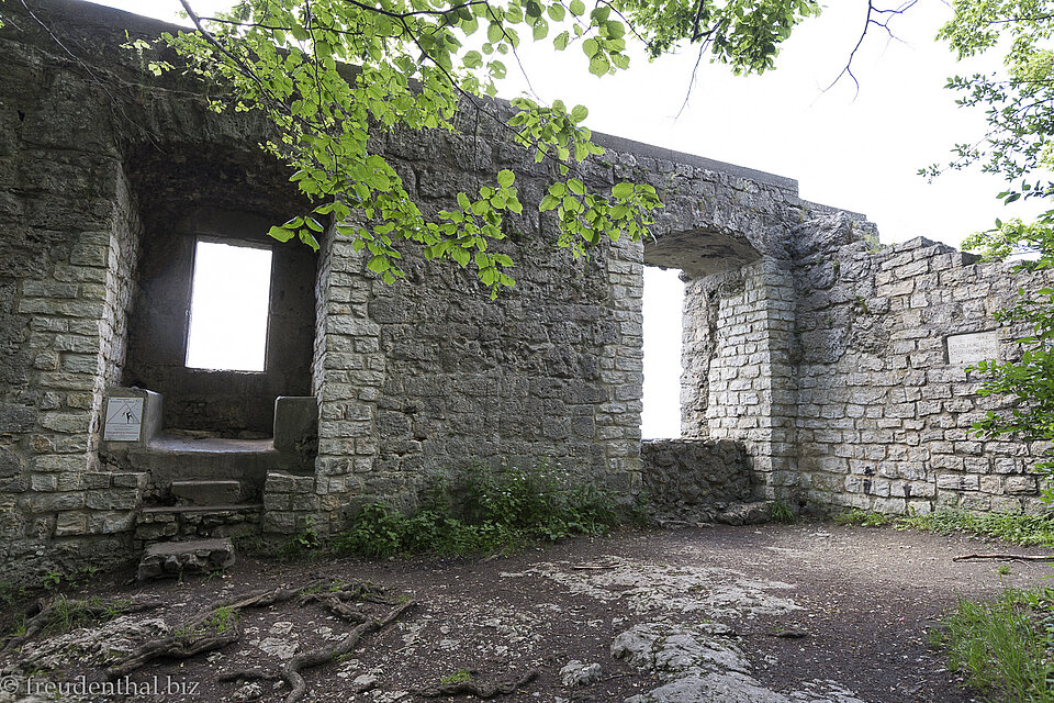 Reste einer Burgmauer – Ruine Rosenstein