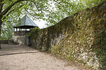 Festungsmauer der Burg Werrach