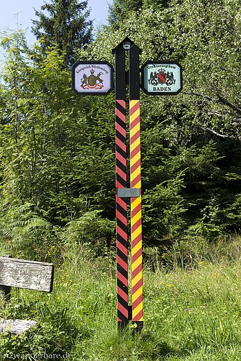 Historischer Grenzpfosten zwischen Baden und Württemberg auf dem Mooswaldkopf