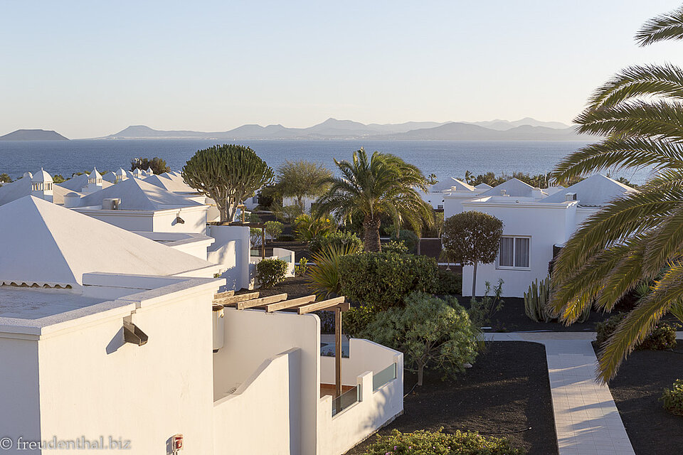 Beim Cappuccino die Aussicht von Lanzarote bis nach Fuerteventura genießen