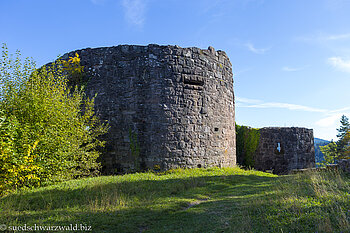 Bastion der Hohenschramberg vor blauem Himmel