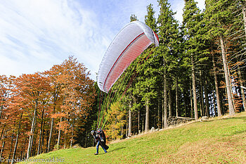 Start eines Gleitschirmfliegers am Tafelbühl