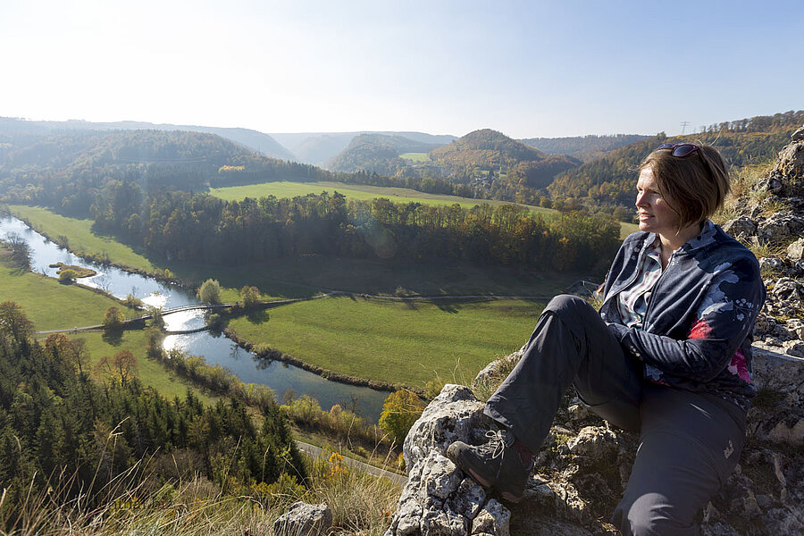 Schwindelerregender Rastplatz auf dem Rabenfelsen