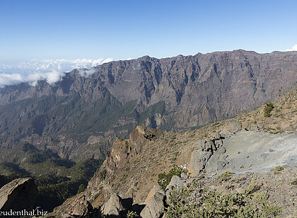 Aussicht vom Gipfel des Pico de la Nieve über die Felsenlandschaft des Vulkans Taburiente