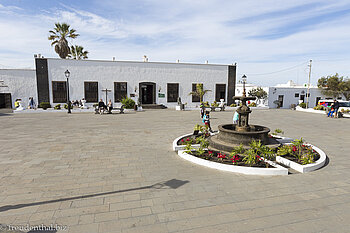 Palacio Spínola an der Plaza de la Constitución