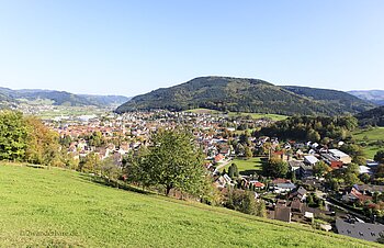 Panorama über Haslach zu den Bergen jenseits der Kinzig