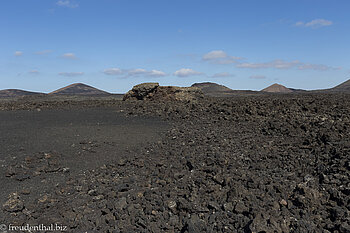 Nördlich der Caldera de los Cuervos ist die Lava schroff