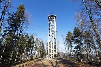 Totalaufnahme des 33 Meter hohen Aussichtsturms auf dem Urenkopf
