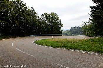 Diese Straße muss zweimal gleich nacheinander überquert werden