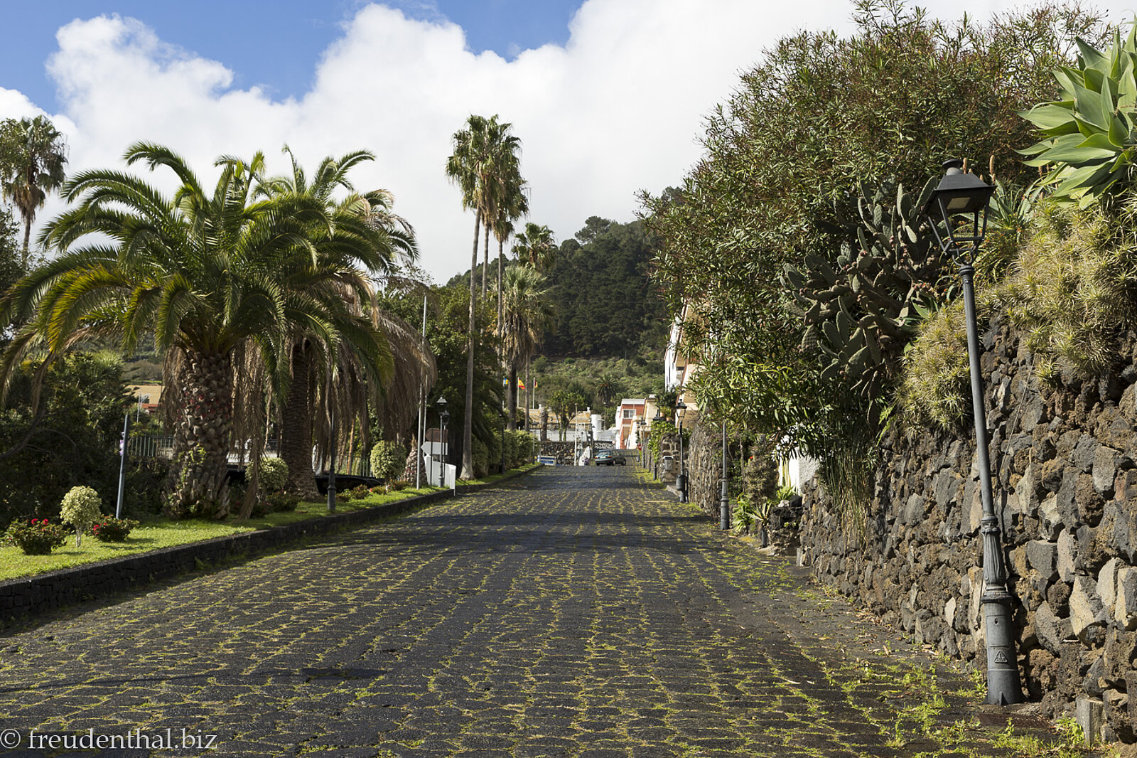 Straße von Villa de Mazo nach El Pueblo an der Küste der Kanareninsel La Palma