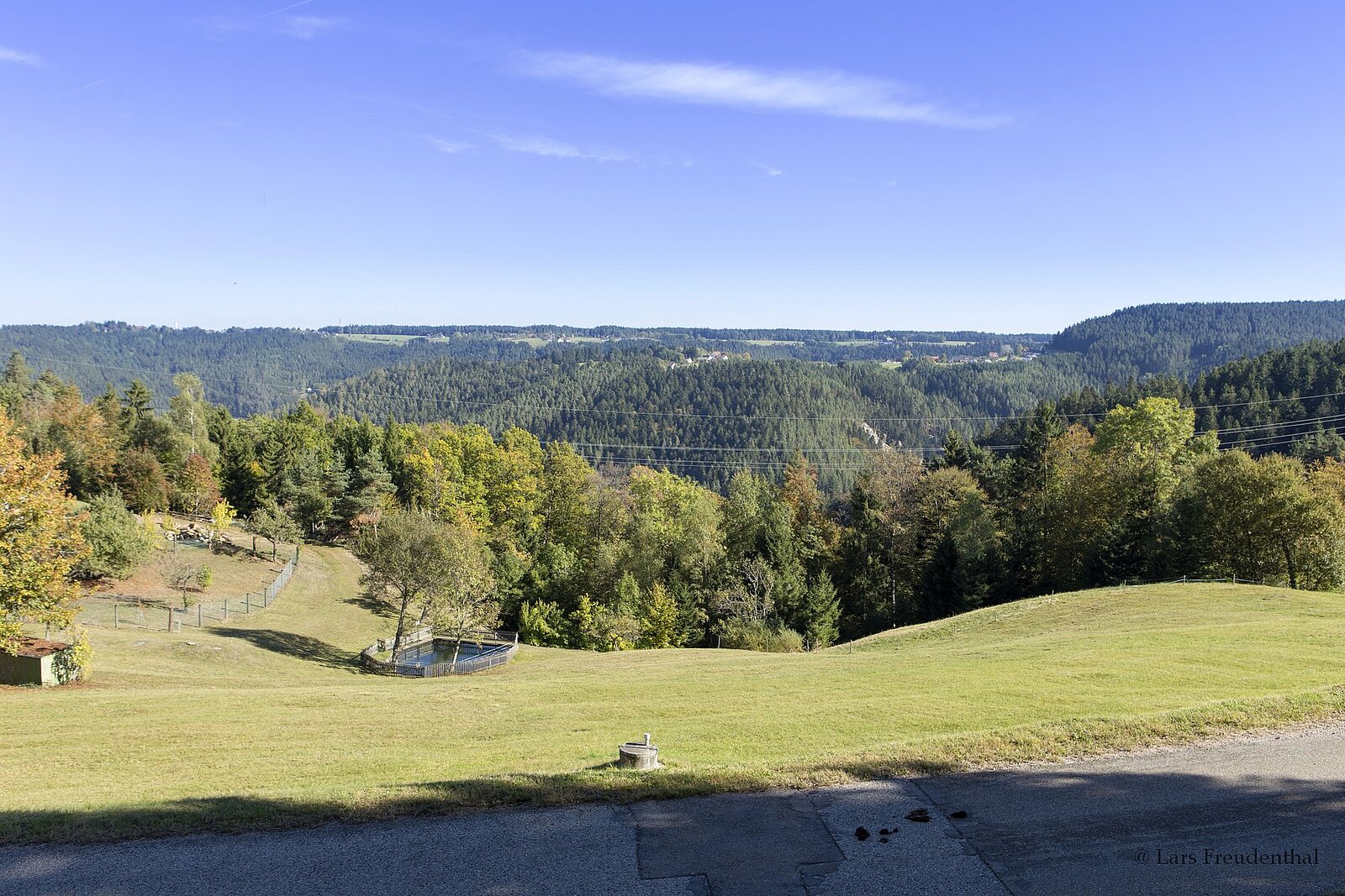 Aussicht vom Wanderweg Bernecktal nach Osten zur Schwäbischen Alb