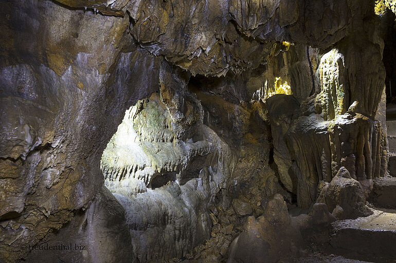Tropfsteine in der Schertelshöhle