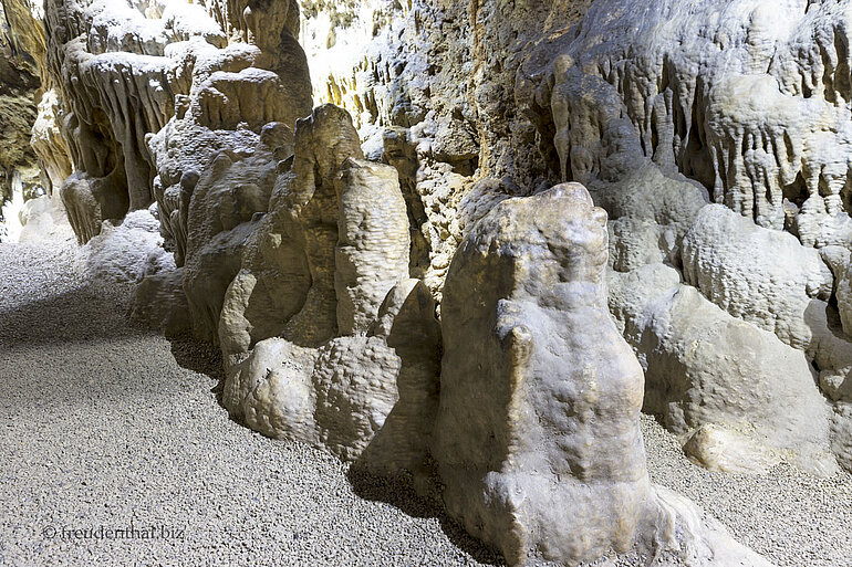 Stalagmiten in der Schertelshöhle