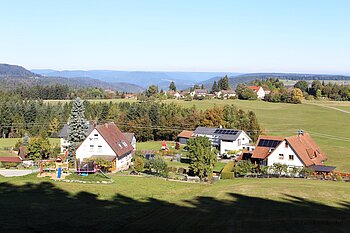 Blick über Raustein zur Schwäbischen Alb