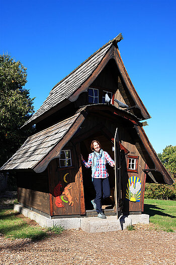 Annette im Lautenbacher Hexenhaus auf dem Sohlberg