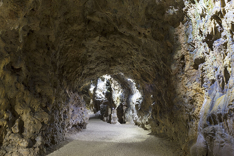Begehung der Schertelshöhle