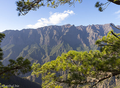 Aussicht von der Felskanzel La Cumbrecita in den Krater des Taburiente