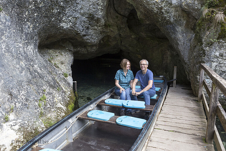 Fahrt mit dem Boot in die Wimsener Höhle
