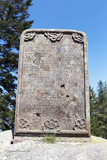 Gedenktafel auf dem Karlstein bei Hornberg im Schwarzwald