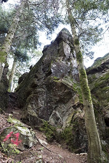 Spitzer Felsen an der Wildbach-Tour im ZweiTälerLand