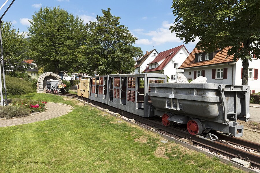 Historische Lorenbahn beim Themenpark Bergbau in Oberwolfach