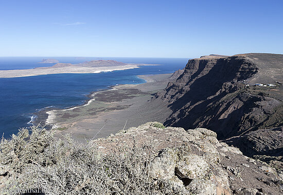Panorama auf dem Guinate Höhenweg zur Insel La Graciosa auf Lanzarote